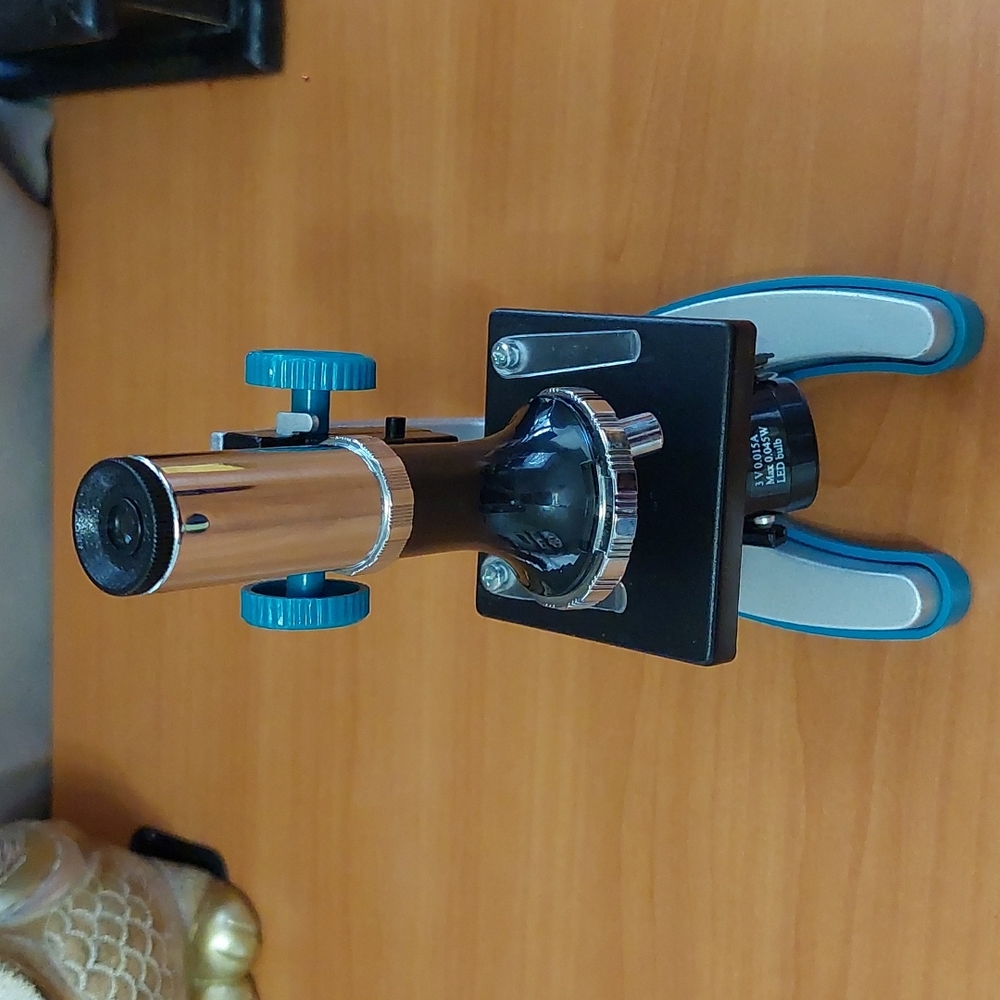 Kids Light up microscope with one slide. Light works. Made of metal! Like new! - Picture 3 of 9